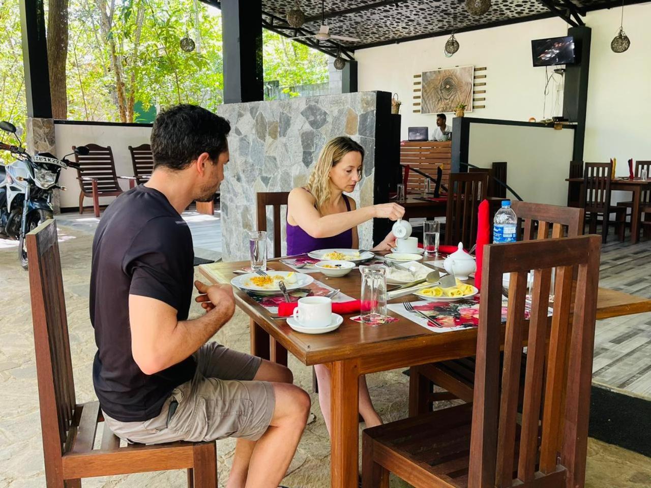 C B S Resort Udawalawe Eksteriør billede